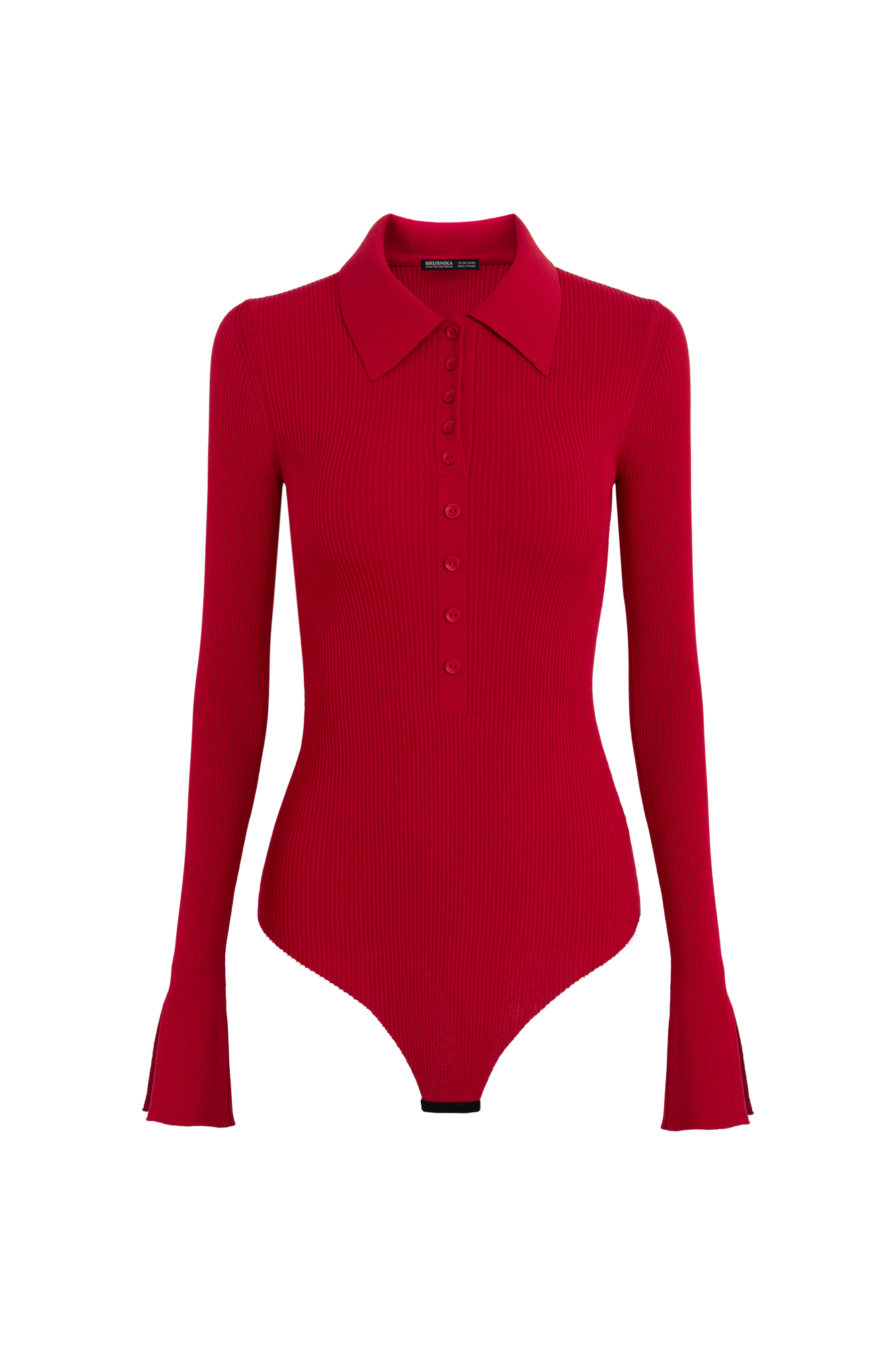 Трикотажное боди из вискозы. Модель облегающего силуэта с длинными рукавами, воротником поло и пуговицами на планке. Застежка в виде крючков в нижней части изделия.