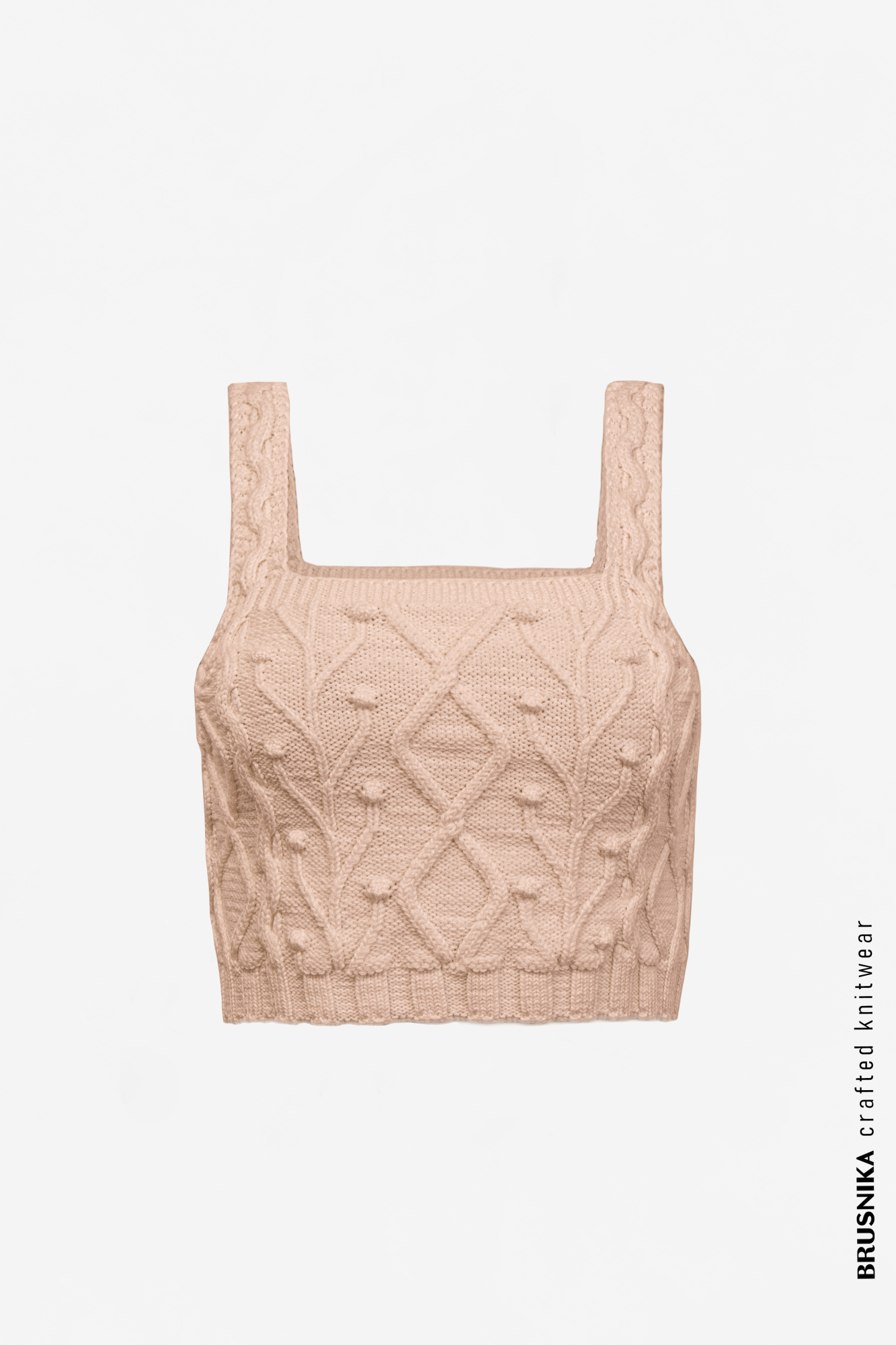 Фактурный хлопковый кроп-топ на широких лямках сочетается как с брюками, так и с юбками.