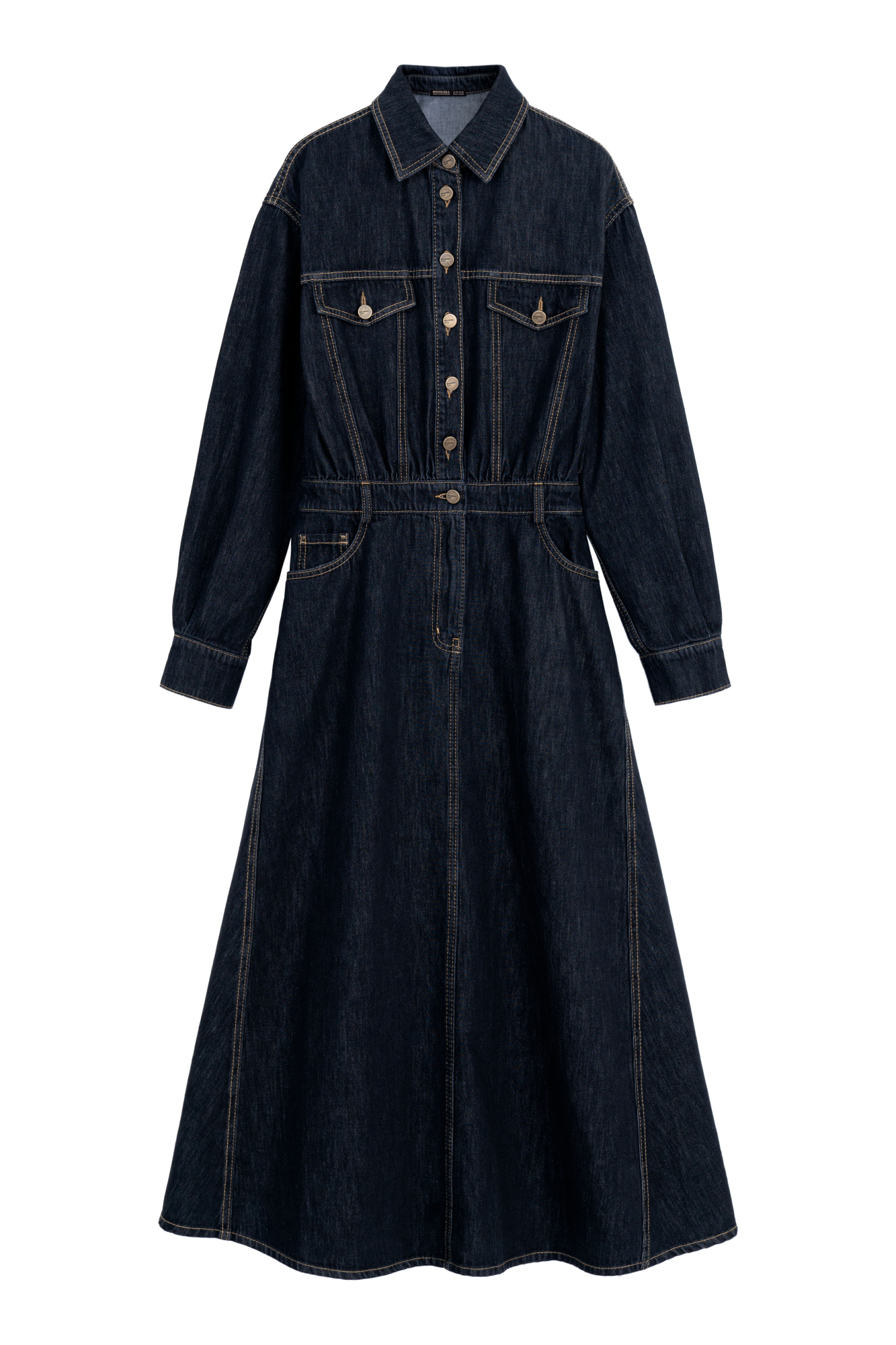 Джинсовое платье из 100% хлопка с длинным рукавом. Модель свободного силуэта с карманами на груди. Застежка на пуговицы.