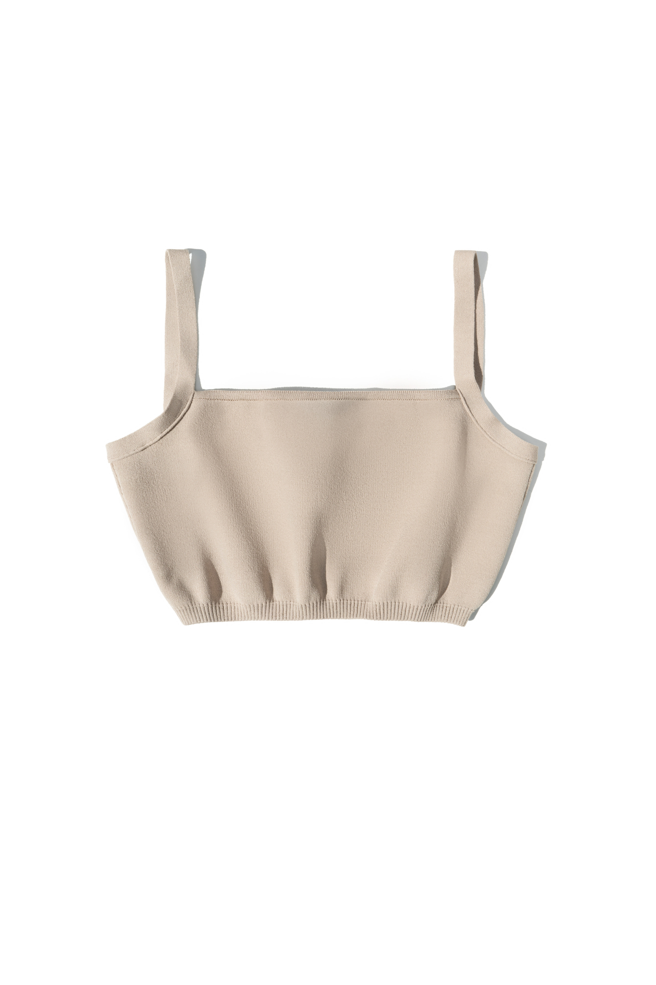 Трикотажный короткий топ из вискозы. Модель на бретелях, с прямым вырезом декольте. Низ изделия выполнен на эластичной резинке.&nbsp;&nbsp;