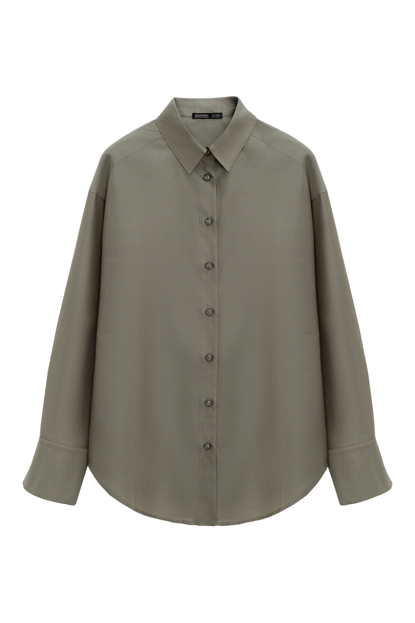 Классическая рубашка из тонкого шелка и хлопка. Модель свободного кроя, с отложным воротником, длинными рукавами с манжетами на пуговицах. Нижний край изделия выполнен полукругом. Застежка на пуговицы.