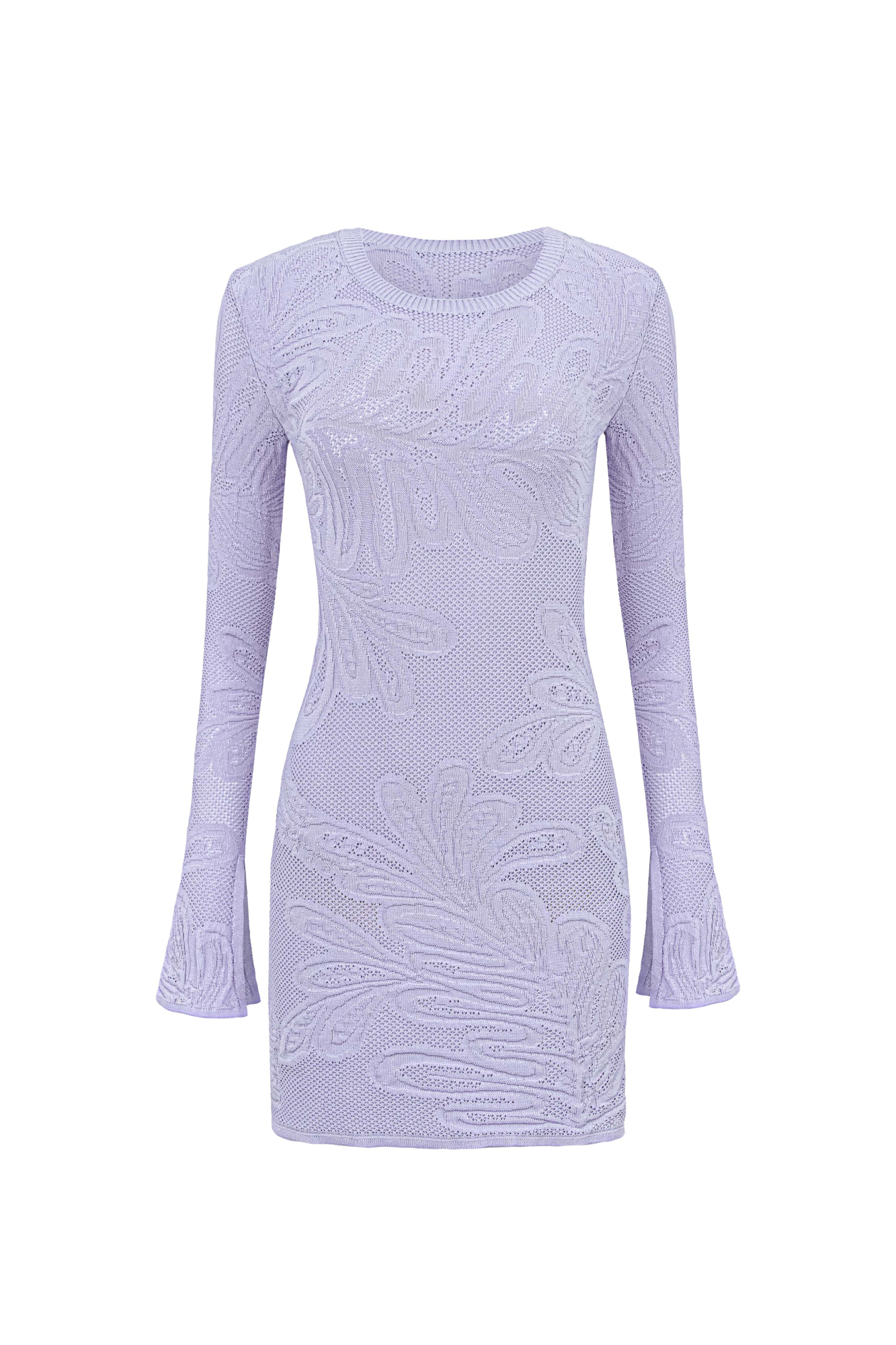 Трикотажное платье длины мини из органического хлопка. Модель приталенного силуэта, с длинными расклешенными рукавами разрезами на манжетах и круглым вырезом горловины. <br />
Изделие декорировано объемным растительным орнаментом. Органический хлопок - более экологичная и безопасная альтернатива обычному хлопку, выращенная без использования химикатов.