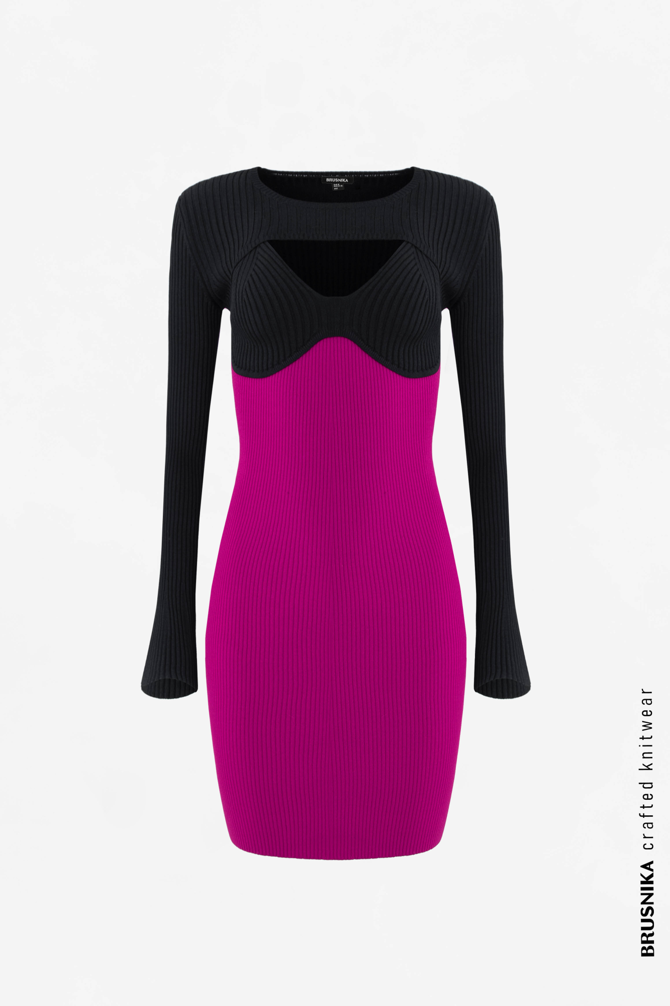 Платье из вискозы на бретелях. Идет в комплекте со съемным укороченным джемпером с длинными рукавами.