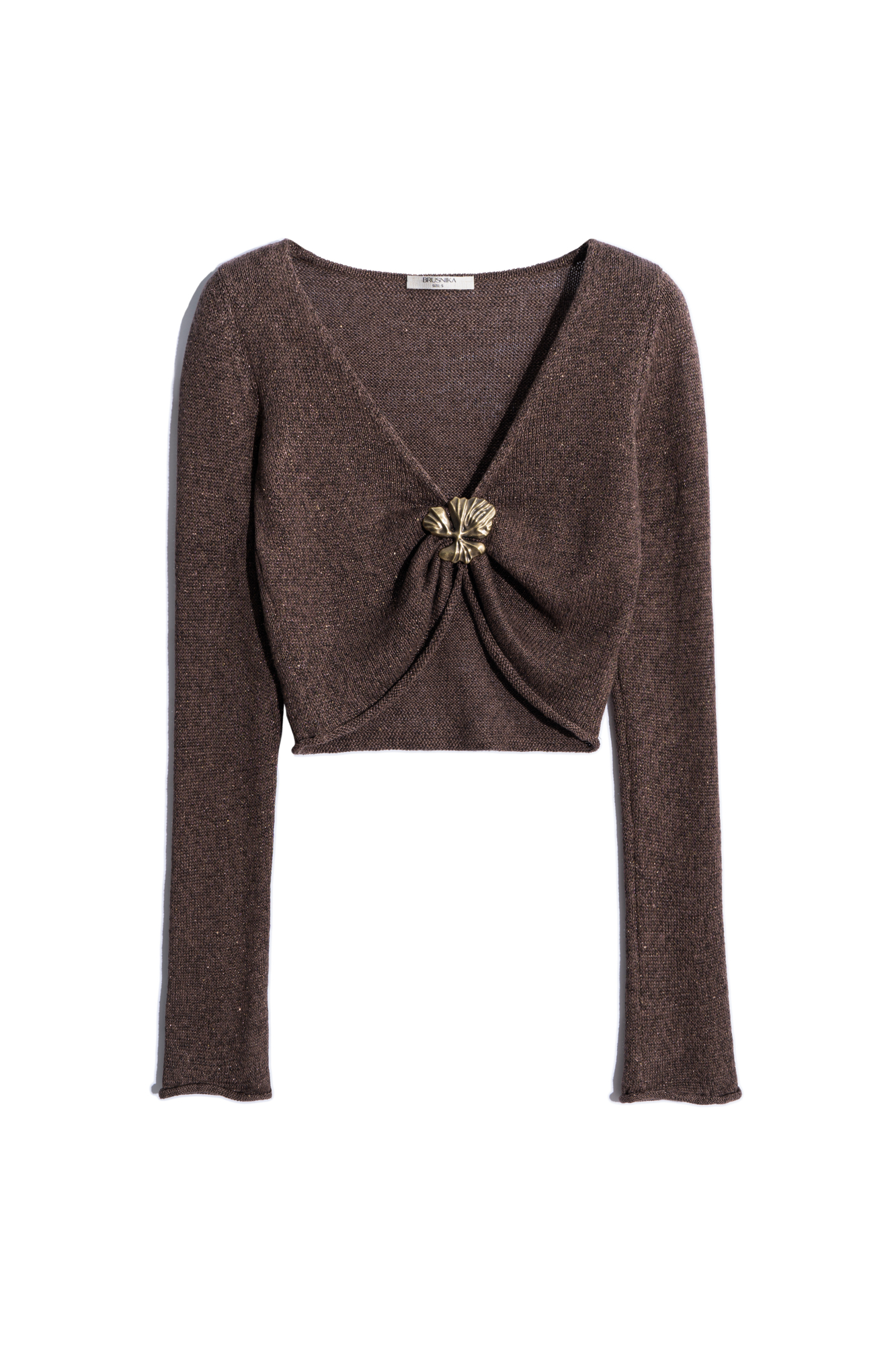 Трикотажный топ изо льна с люрексом. Модель укороченного силуэта с длинными рукавами, валиками на манжетах, глубоким V-образным вырезом декольте и акцентным элементом на лифе.