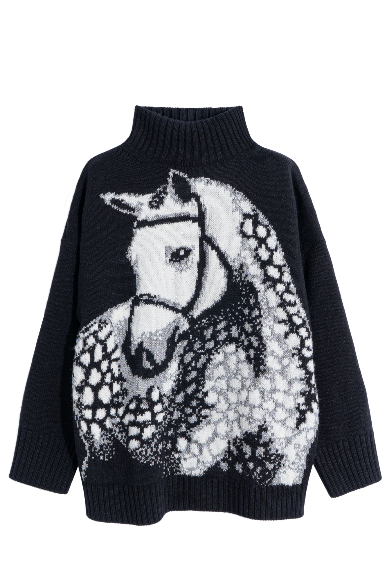 Джемпер с жаккардовым рисунком в виде лошади из шерсти альпака с добавлением люрекса. Модель свободного силуэта со спущенной линией плеч и высоким воротником. Манжеты рукавов и низ изделия выполнены в широкий рубчик. 