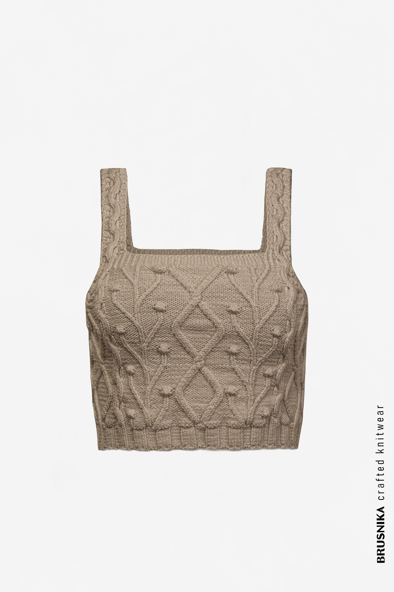 Фактурный хлопковый кроп-топ на широких лямках сочетается как с брюками, так и с юбками.