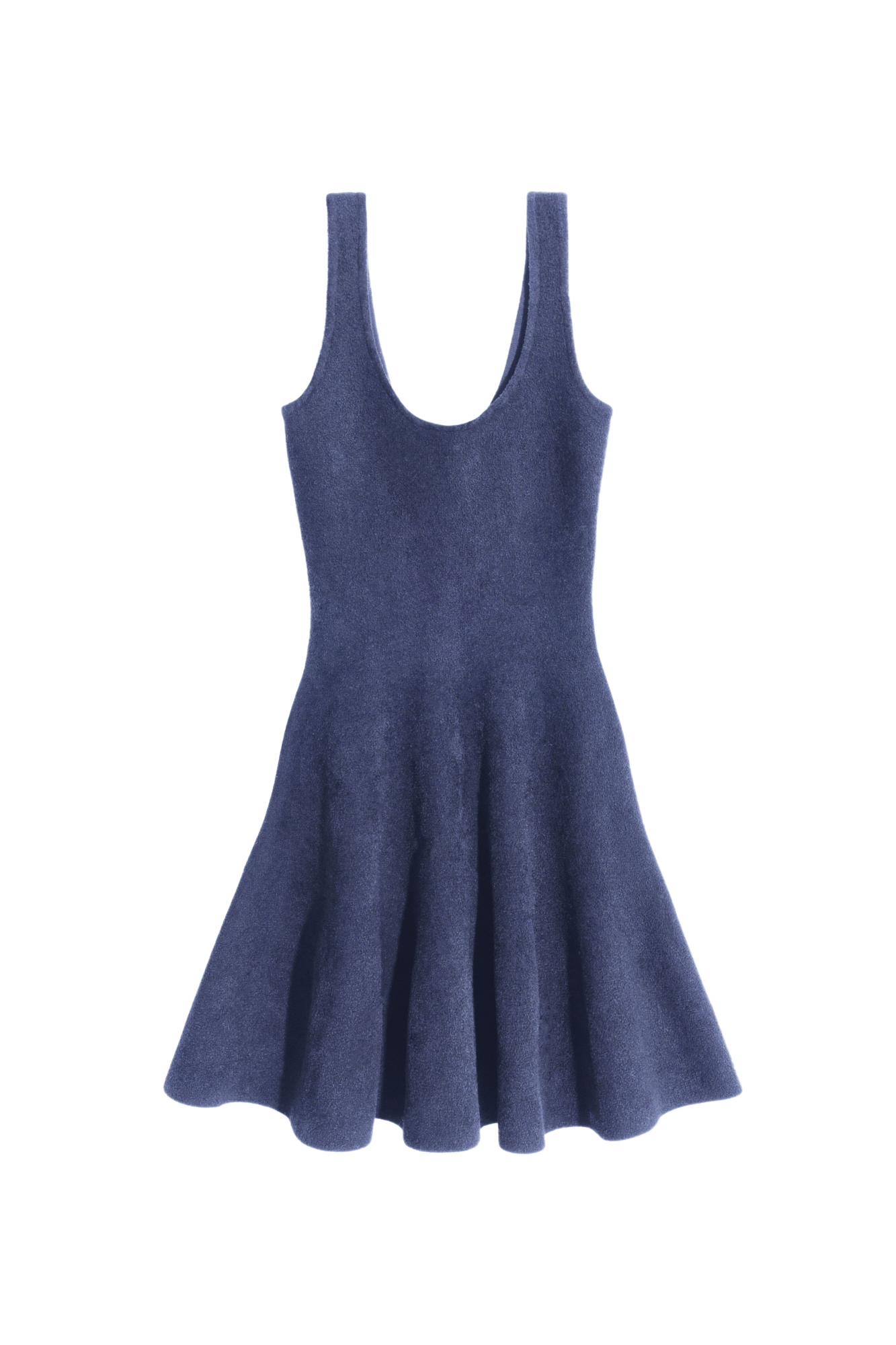 Трикотажное платье длины мини в стиле baby doll. Изделие связано из плотной эластичной вискозы, что позволяет платью сидеть по фигуре и поддержать форму юбки. Застежка сзади на молнию.