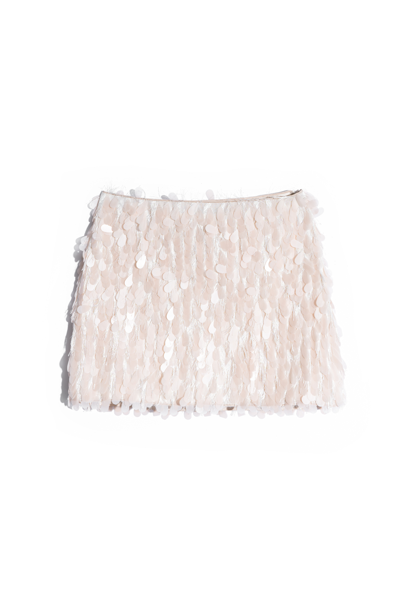 Вечерняя юбка длины мини, декорированная крупными пайетками и бахромой. Изделие выполнено на подкладке. Застежка сбоку на молнию и скрытый крючок.