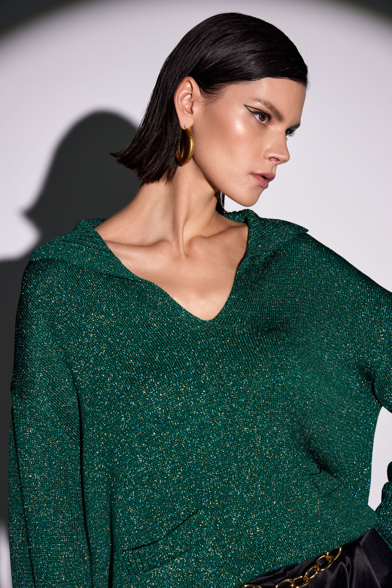 Джемпер из вискозы в V-вырезом и карманами