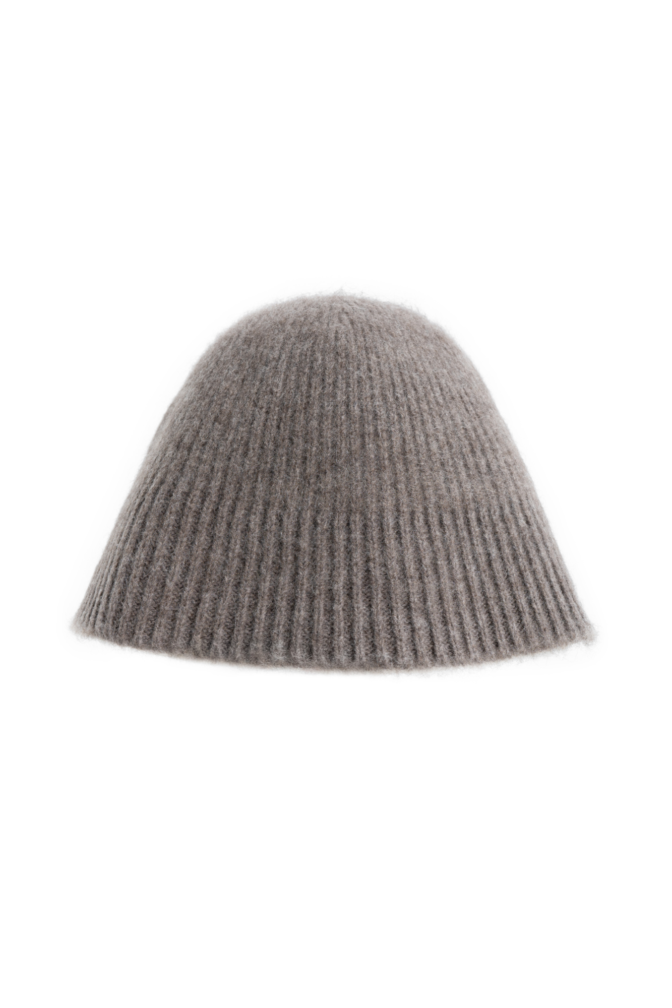 Трикотажная панама из 100% шерсти яка. Изделие выполнено в рубчик. 