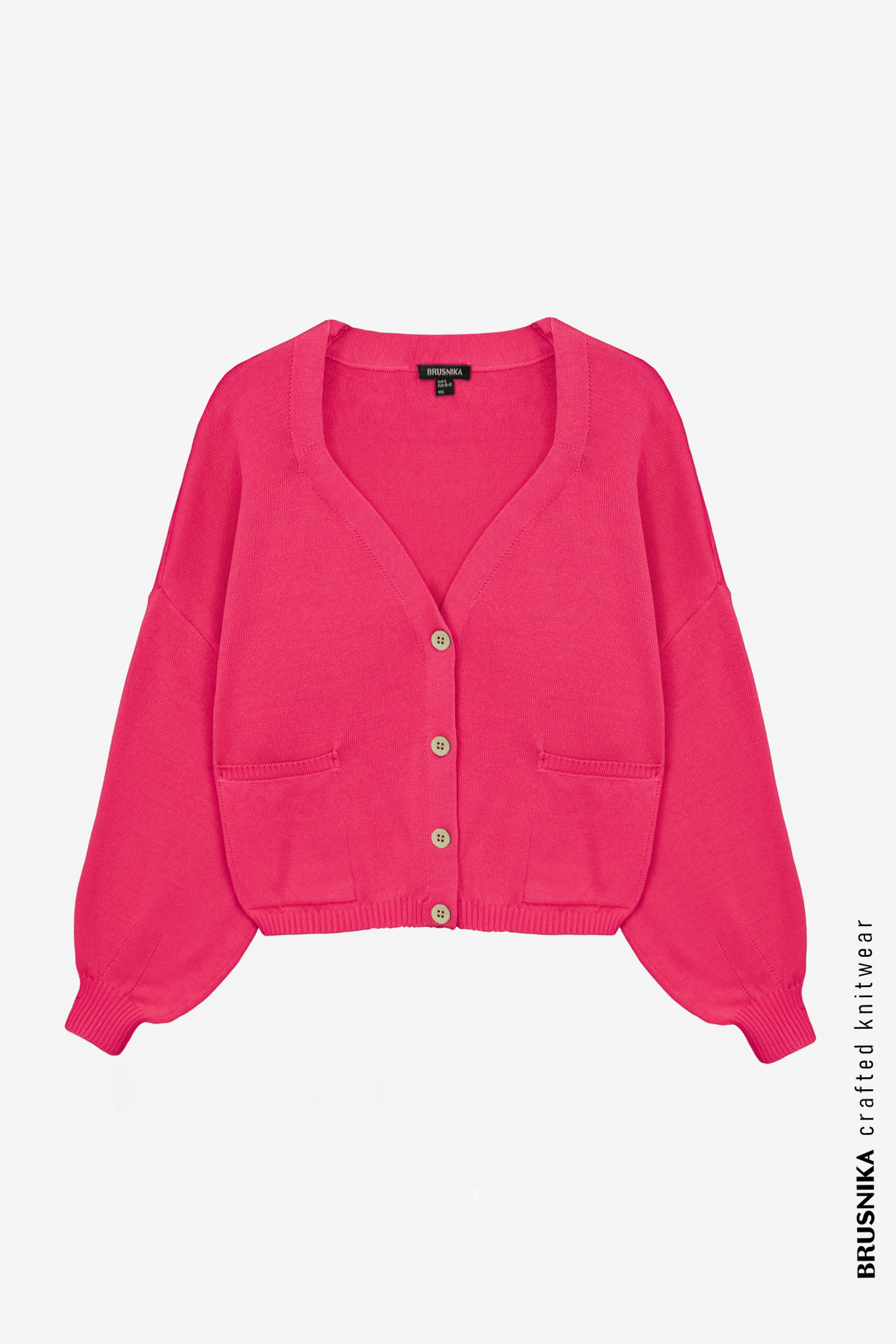 Кардиган из 100% хлопка. Модель с фигурным вырезом, длинными рукавами и накладными карманами. Застежка на пуговицах.