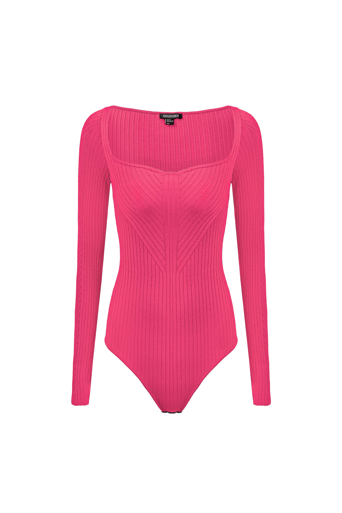 Трикотажное боди из вискозы. Модель с длинным рукавом и фигурным вырезом горловины. Изделие выполнено в широкий диагональный рубчик.