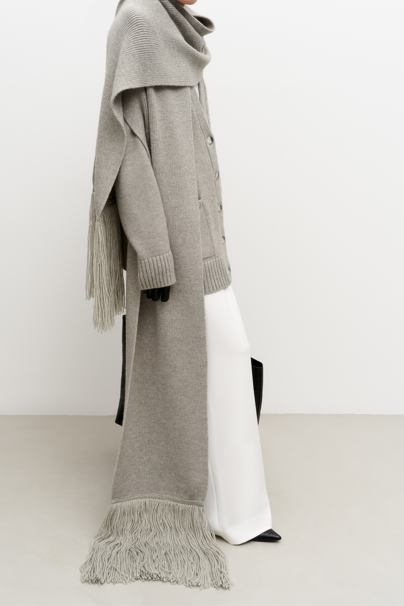 Длинный трикотажный шарф с бахромой из шерсти альпака.