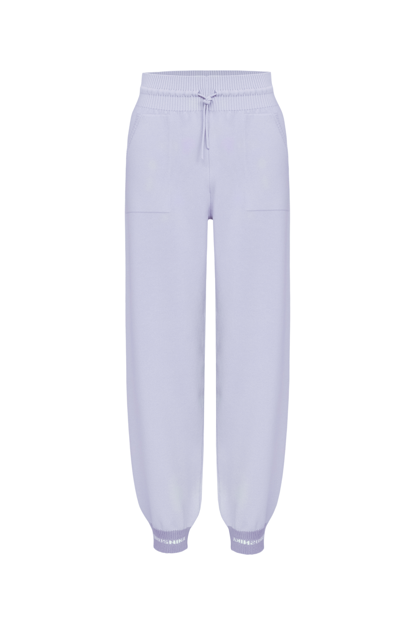 Вискозные спортивные брюки с карманами. Модель с широким эластичным поясом на кулиске и манжетами на резинке.