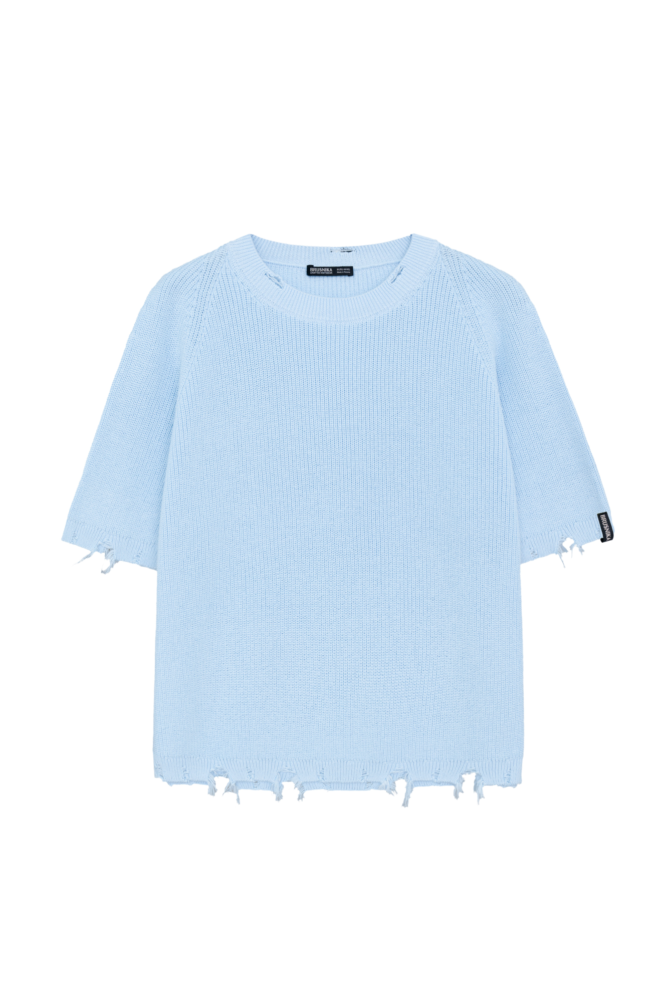 Трикотажная футболка из 100% хлопка. Модель свободного силуэта, со спущенной линией плеча, коротким рукавом и брендированным ярлыком на рукаве. Имитация необработанного края по низу изделия, на манжетах и воротнике. 