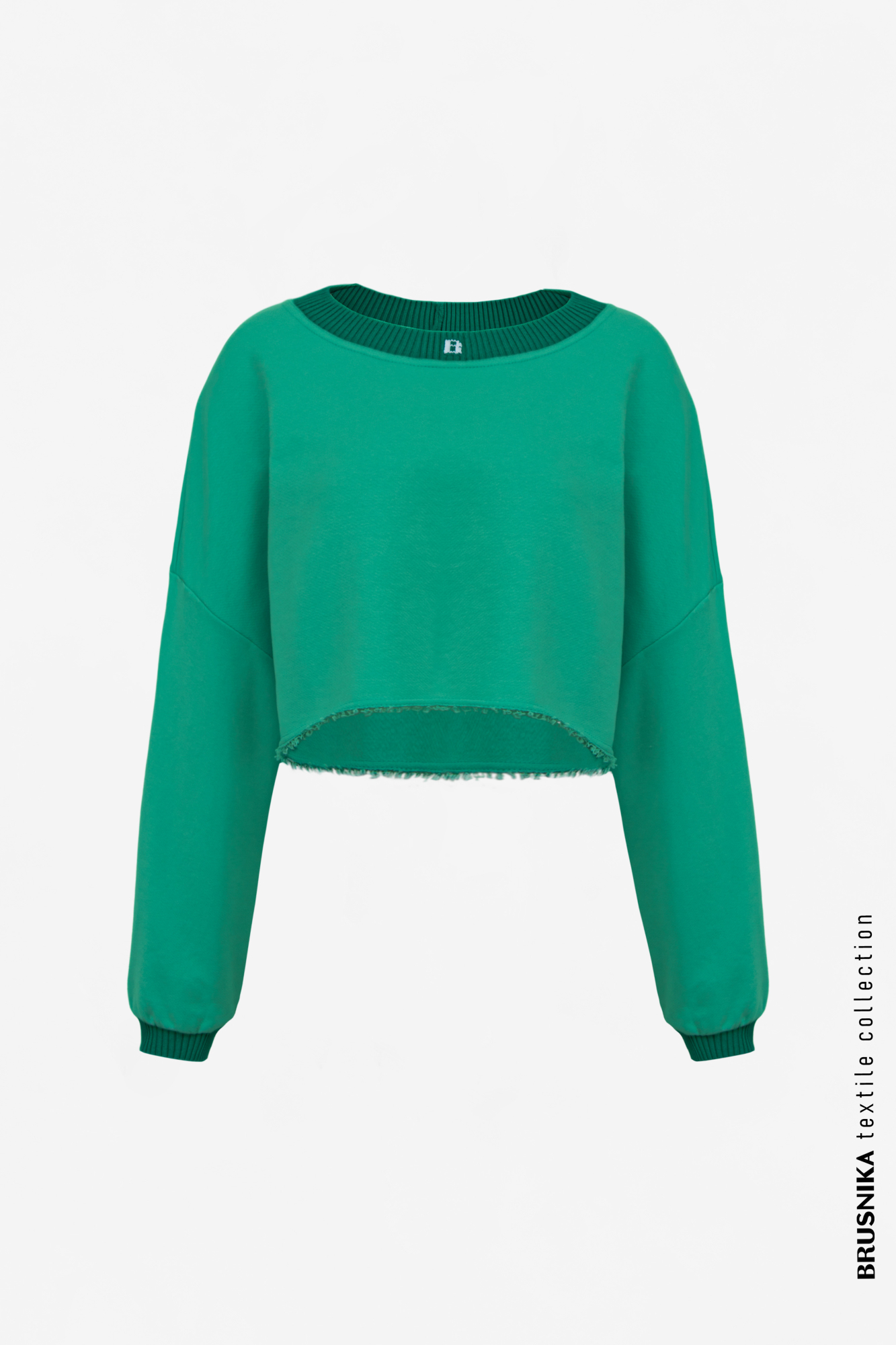 Спортивный костюм из хлопка. Состоит из укороченного худи, шорт и топа.