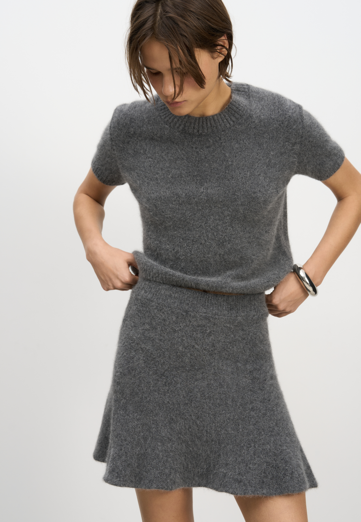 Трикотажная юбка длины мини из шерсти и пуха лисы. Модель полусолнце с эластичным поясом на резинке.