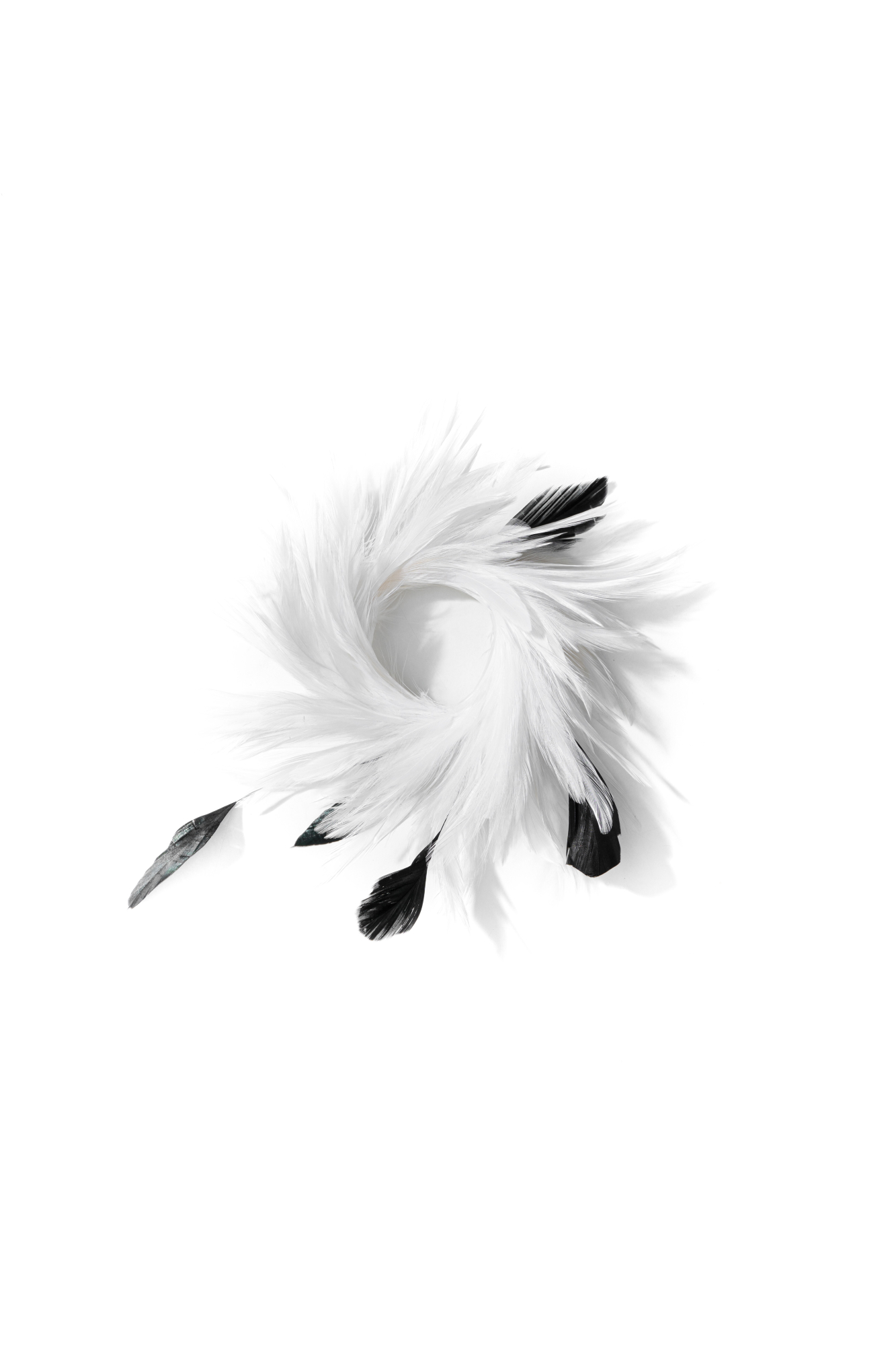 Широкий браслет из перьев. 