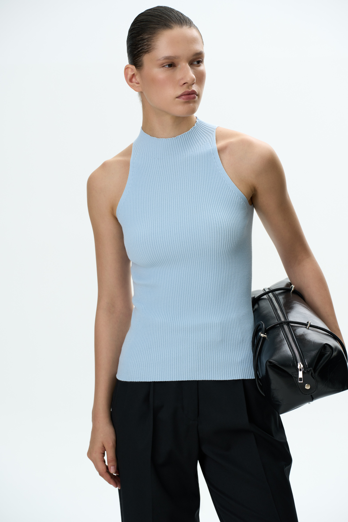 Трикотажный топ из вискозы с американской проймой.