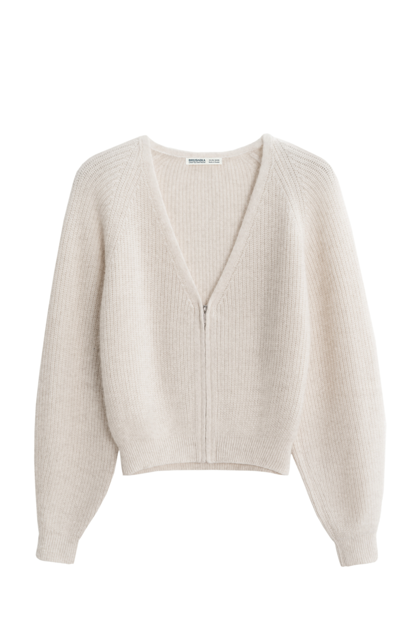 Укороченный кардиган на молнии с V-образным вырезом. Содержание в пряже 40% натурального пуха лисы делает изделие теплым, мягким и в тоже время очень легким.