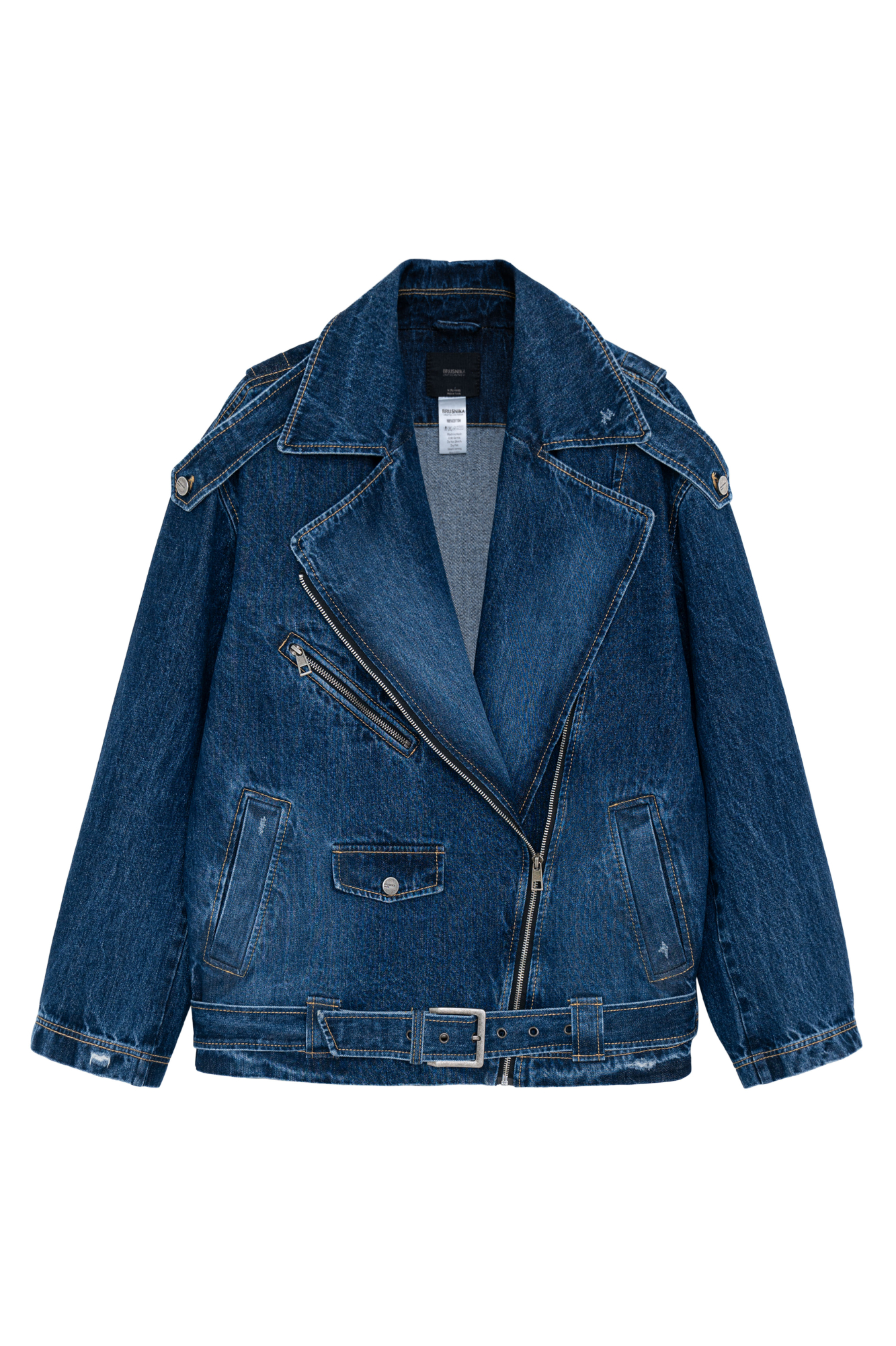 Джинсовая куртка-косуха из 100% хлопка. Модель свободного силуэта со спущенной линией плеч, широким отложным воротником и косой застежкой на молнию. Изделие декорировано патами на плечах, боковыми карманами, молниями на манжетах и ремнем с металлической пряжкой.