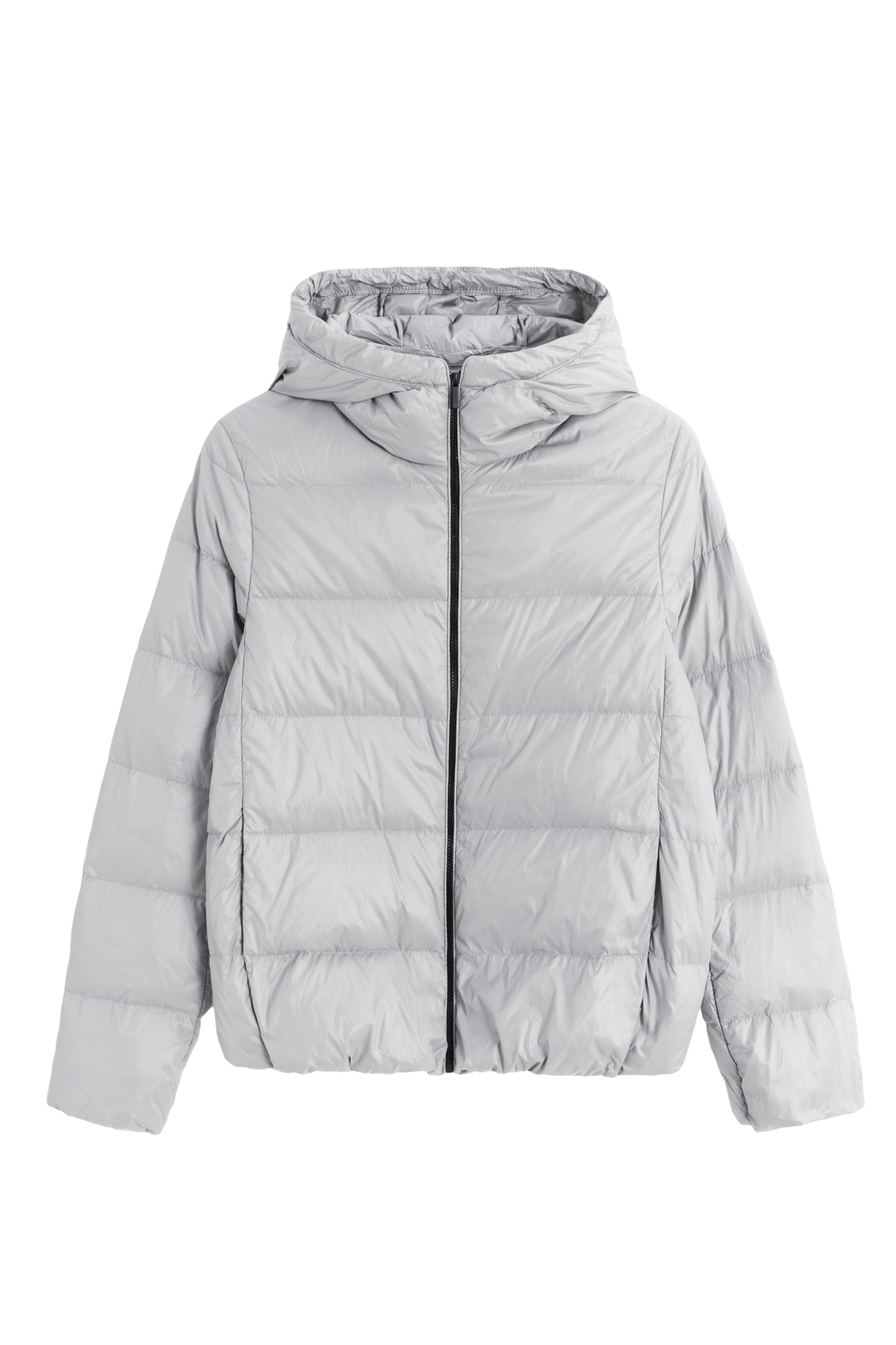 Супертонкий и ультралёгкий пуховик с карманами и капюшоном, который складывается в чехол. Наполнитель натуральный пух 90% и перо 10%. Чехол в комплекте. Средний показатель водонепроницаемости, можно носить в сухую погоду или моросящий дождик.