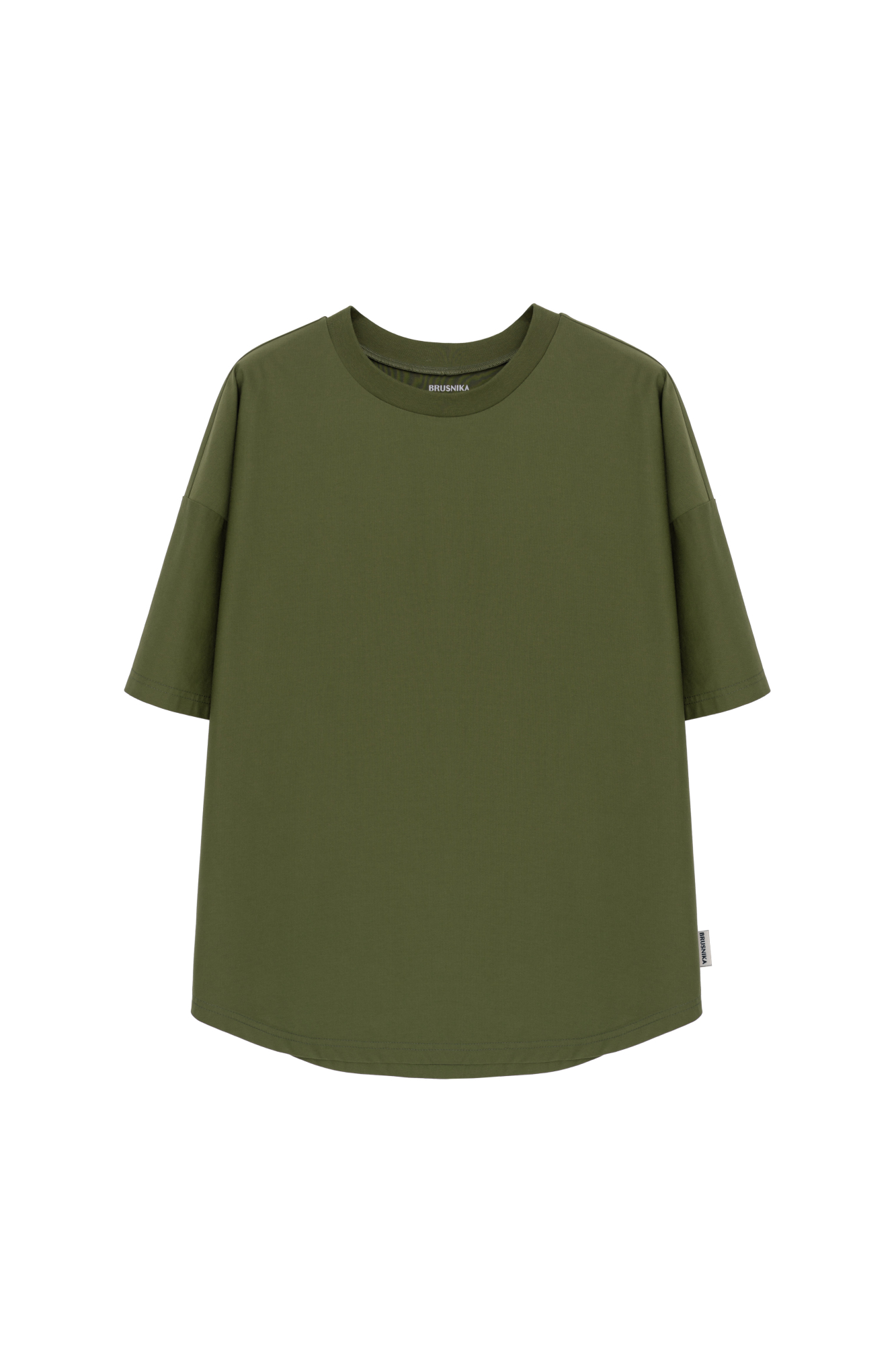 Оверсайз футболка из хлопка. Модель свободного силуэта со спущенной линией плеч, круглым вырезом горловины и арочным низом.