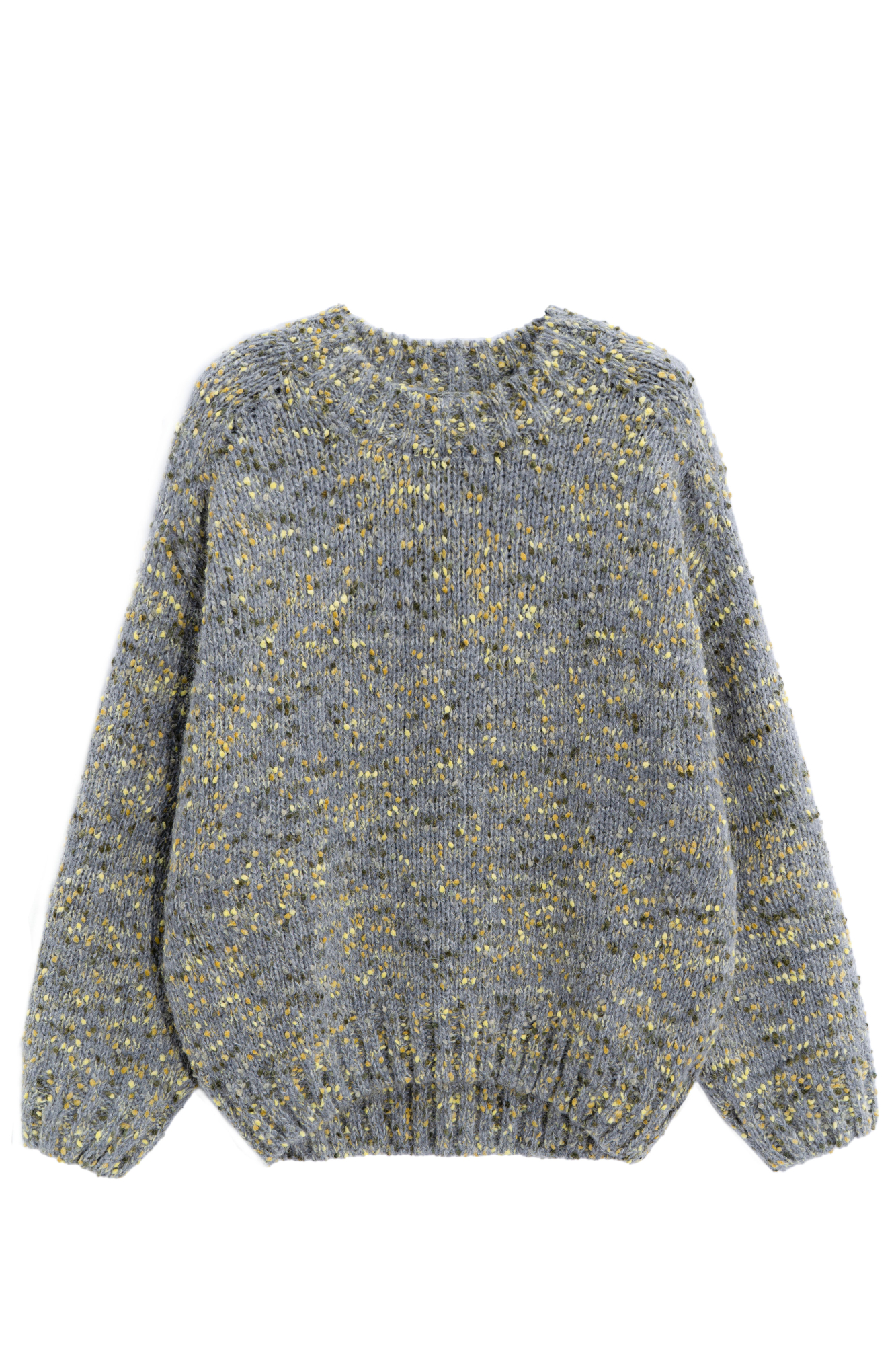 Буклированный джемпер из шерсти альпака. Модель свободного силуэта с рукавом-погон и круглым воротником. Низ изделия, манжеты рукавов и воротник выполнены в широкий рубчик.