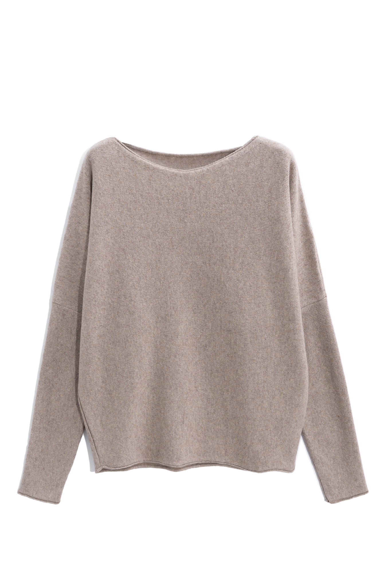 Трикотажный джемпер из кашемира и шерсти. Модель свободного силуэта с рукавом формы "летучая мышь" и горловиной лодочкой. 