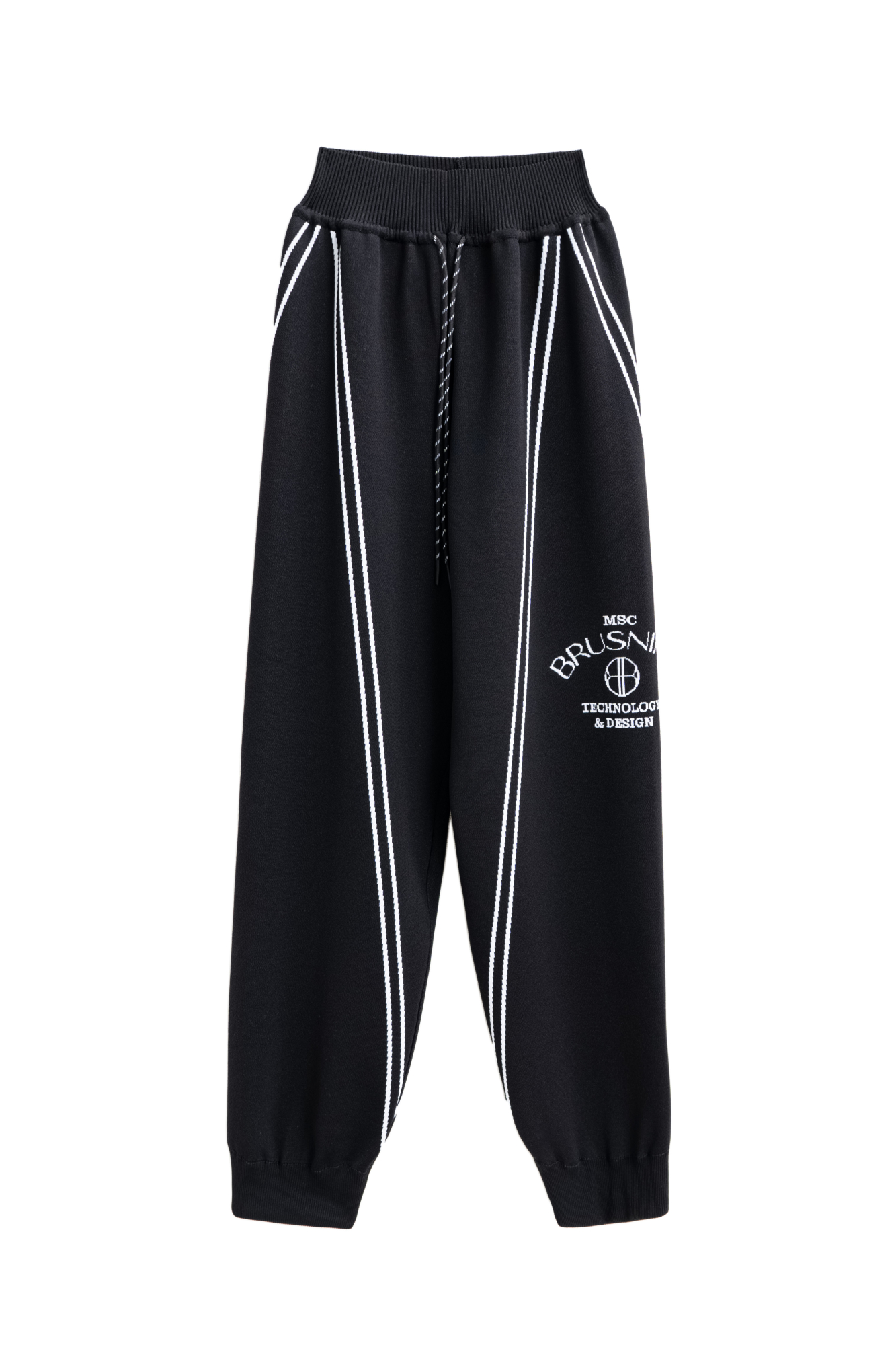 Трикотажные джоггеры из вискозы. Модель свободного силуэта, с широким эластичным поясом на кулиске, боковыми и задними карманами. Изделие декорировано брендированным жаккардом и лампасами контрастного цвета.