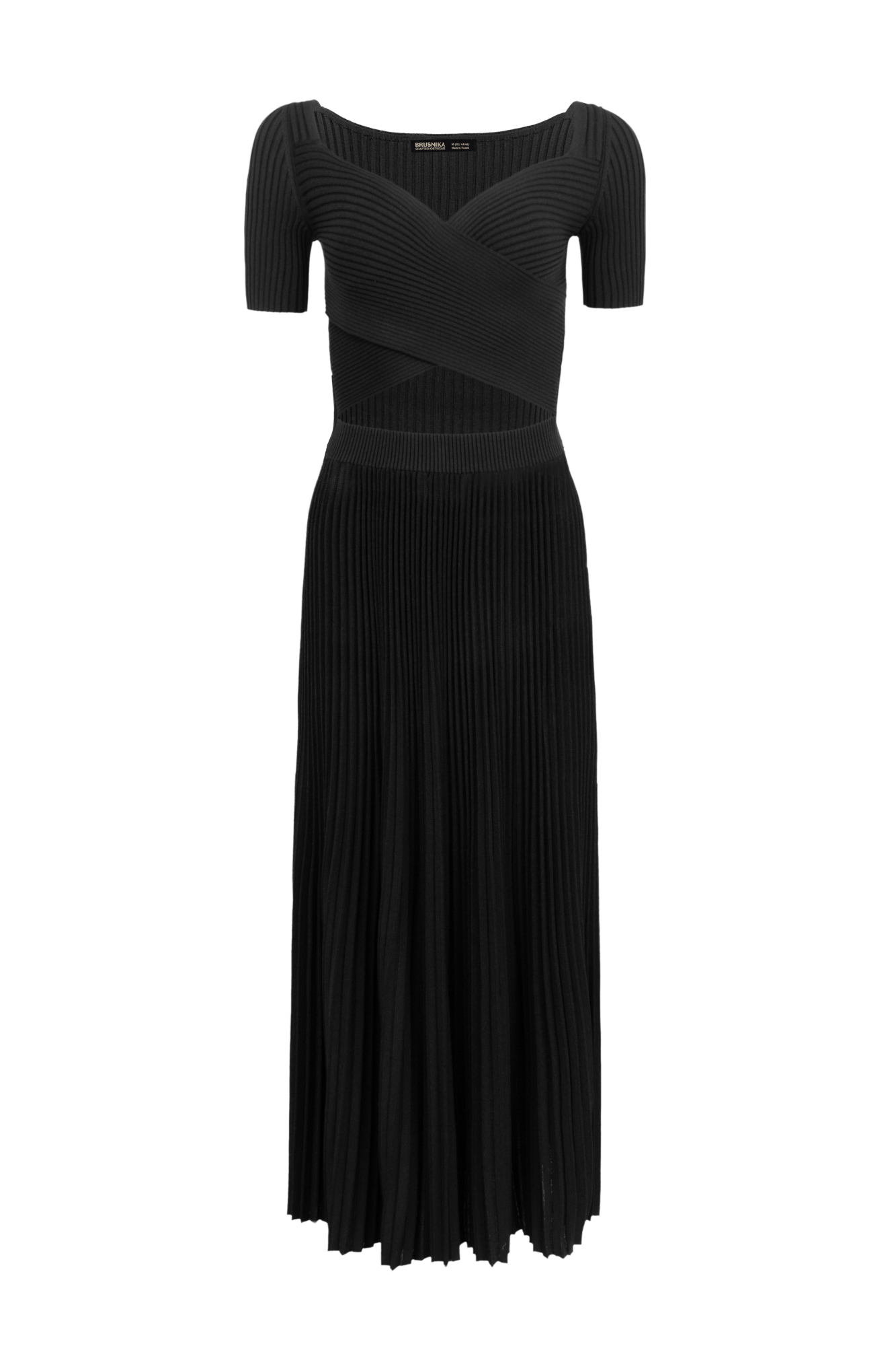 Трикотажное платье длины макси, выполненное из плотной вискозы. Модель с короткими рукавами, юбкой плиссе и вывязанным лифом. 
