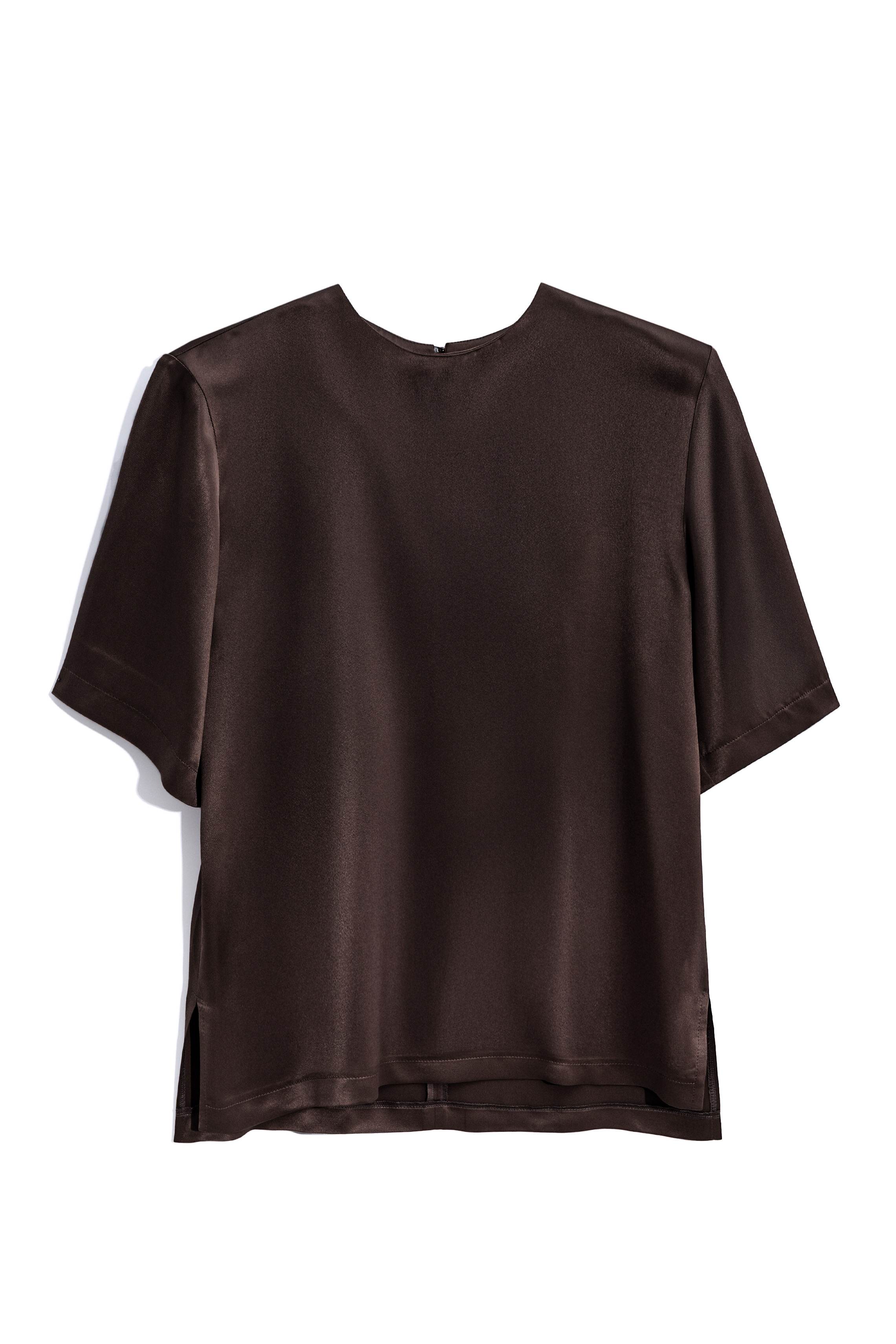 Атласная футболка с подплечниками