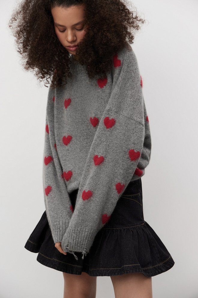 Джемпер из пуха лисы с принтом в виде сердечек