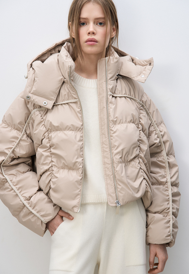 Стеганый пуховикик с капюшоном