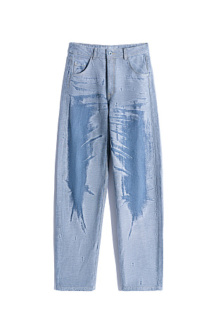 голубой Джинсы из 100% хлопка в стиле гранж. Модель прямого кроя со шлевками на поясе для ремня, глубокими карманами спереди и карманами сзади. 