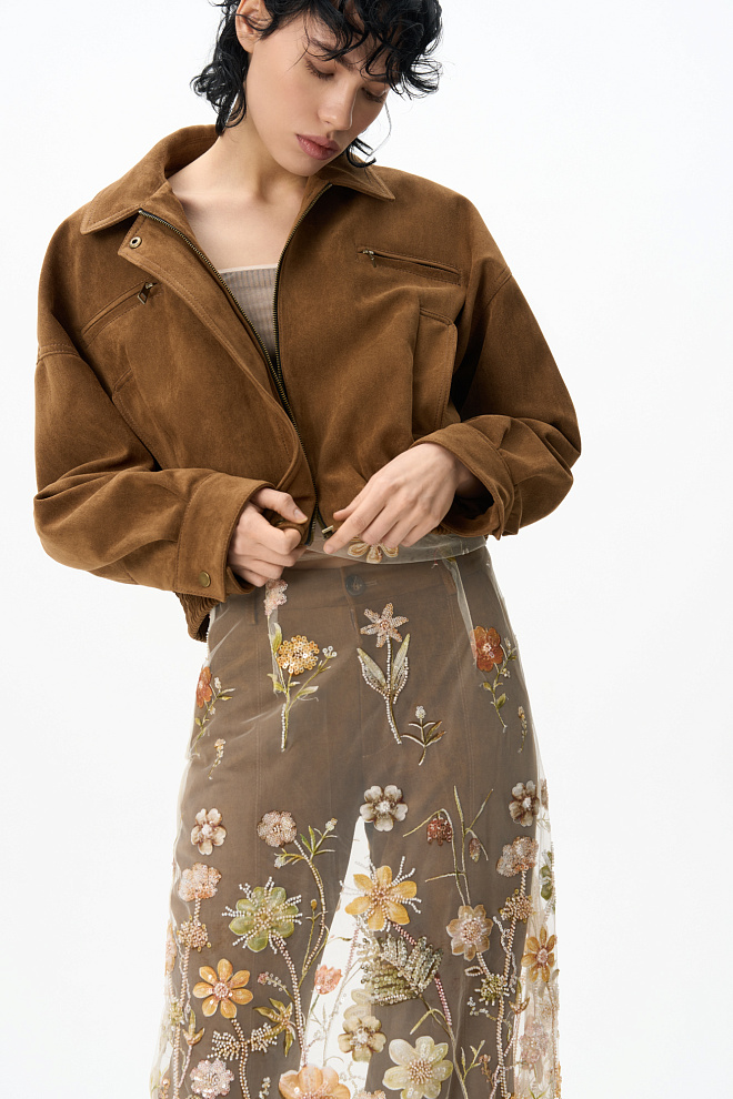 Бомбер из замши с отложным воротником