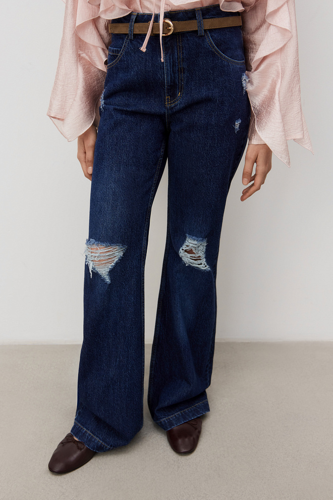 Расклешенные джинсы в стиле гранж