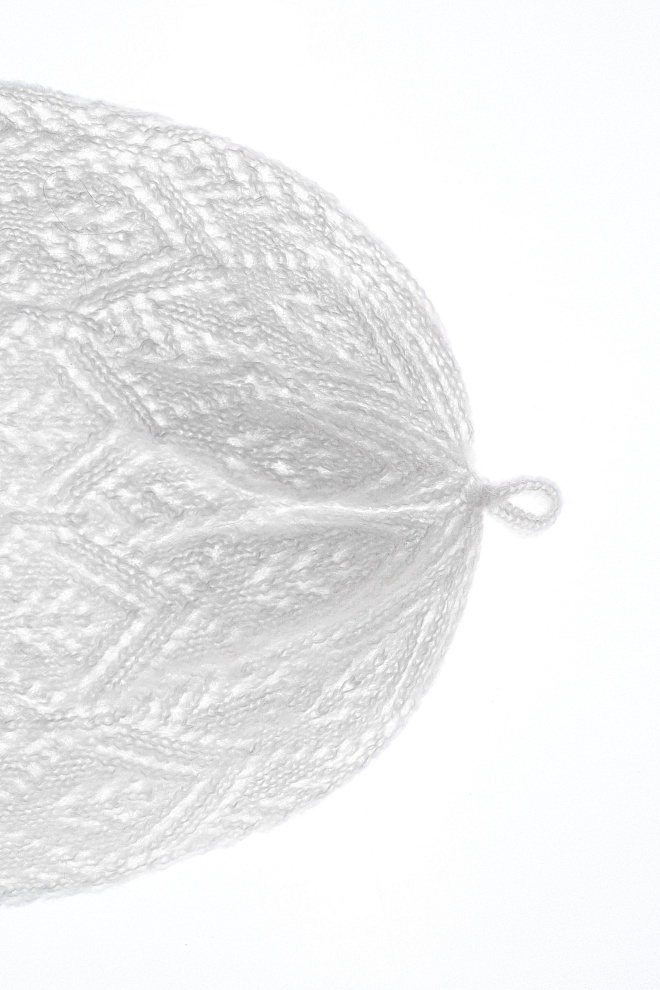 Ажурная шапка из шерсти альпака