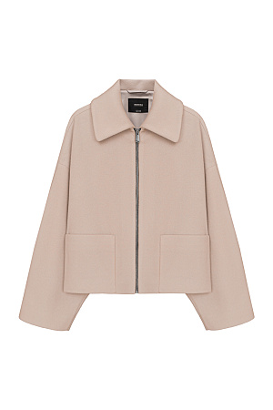 бежевый Куртка-жакет из шерсти. Модель со спущенной линией плеч, отложным воротником и накладными карманами. Застежка на молнию. Изделие выполнено на подкладке.