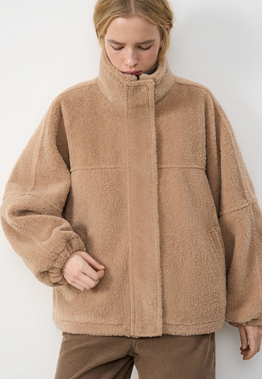 Шуба из экомеха с воротником-стойкой