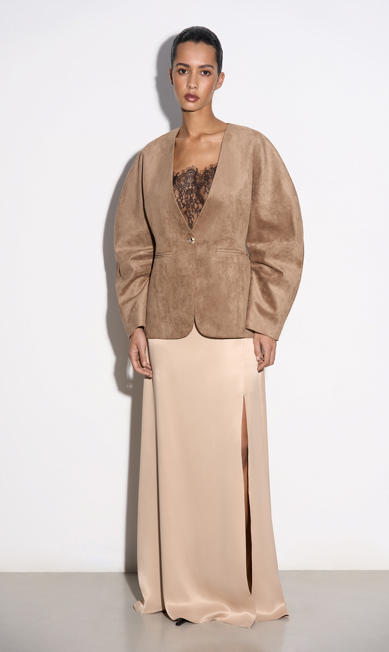 BRUSNIKA. Образ 57 из коллекции night collection