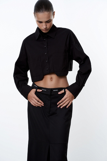 Укороченная рубашка с двумя накладными карманами