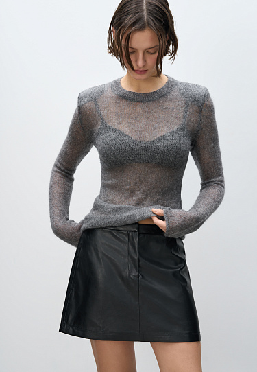 Мохеровый джемпер с плечиками