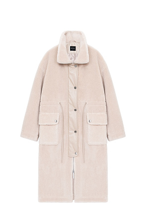 молочный Утепленное пальто из экомеха с декоративными вставками из экокожи. Модель свободного силуэта с накладными карманами и воротником-стойкой. Пояс на кулиске. Застежка на молнию и кнопки. 