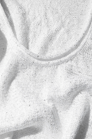 Платье мини с пайетками и открытой спиной