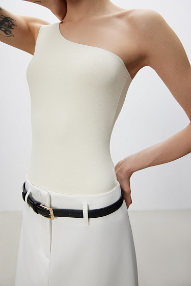 Топ из вискозы на одно плечо