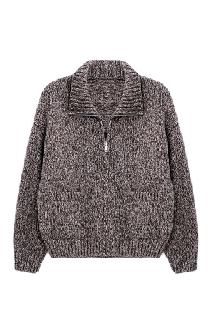 коричневый Трикотажный меланжевый бомбер из шерсти мериноса экстрафайн. Модель свободного силуэта со спущенной линией плеча, отложным воротником и двумя накладными карманами. Манжеты рукавов, низ и воротник изделия выполнены в рубчик.