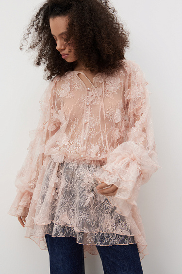 Расклешенные джинсы в стиле гранж