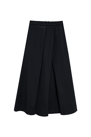 черный Юбка длины миди из шерсти. Модель А-силуэта с крупными косыми складками спереди. Застежка на молнию сзади. Изделие без подкладки.