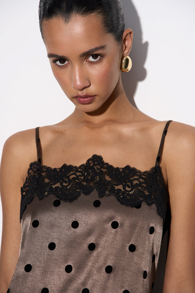 Атласное платье-комбинация в горох